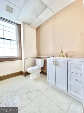 $1,999,999 | 8 Commonwealth Avenue, Claymont, DE 19703