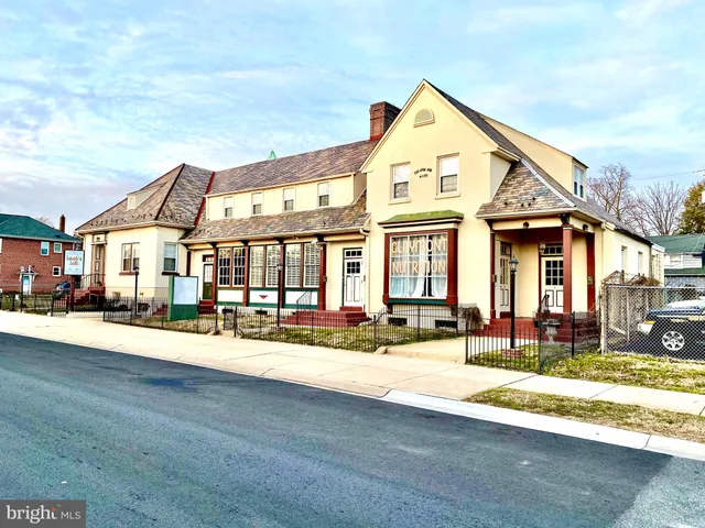 $1,999,999 | 8 Commonwealth Avenue, Claymont, DE 19703