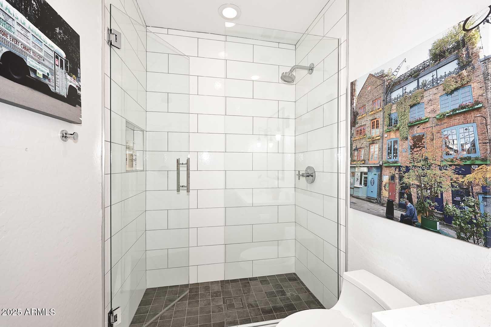 2979 South Lookout Ridge Gold Canyon, AZ 85118 - Photo 22 of 51 a bathroom with a bathtub and shower