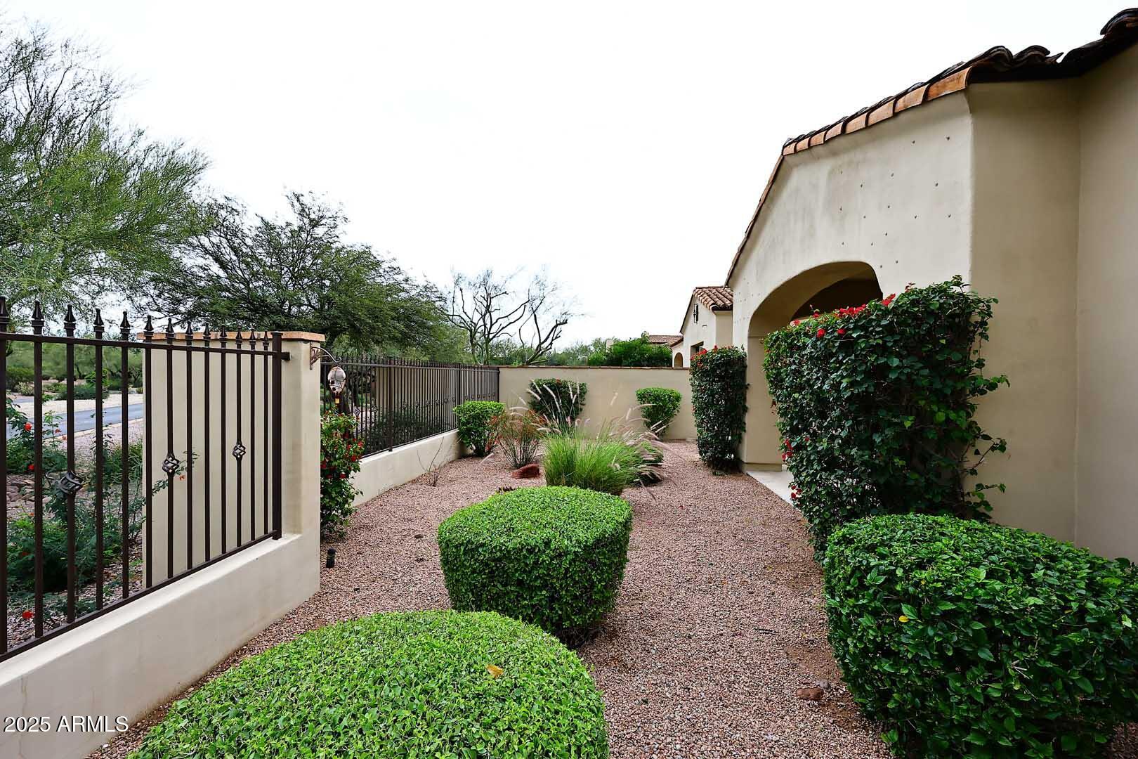 2979 South Lookout Ridge Gold Canyon, AZ 85118 - Photo 29 of 51 a view of a back yard of the house