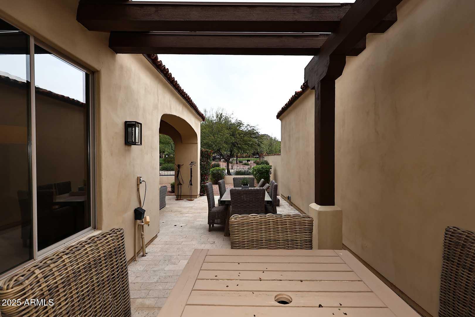 2979 South Lookout Ridge Gold Canyon, AZ 85118 - Photo 34 of 51 a living room with furniture