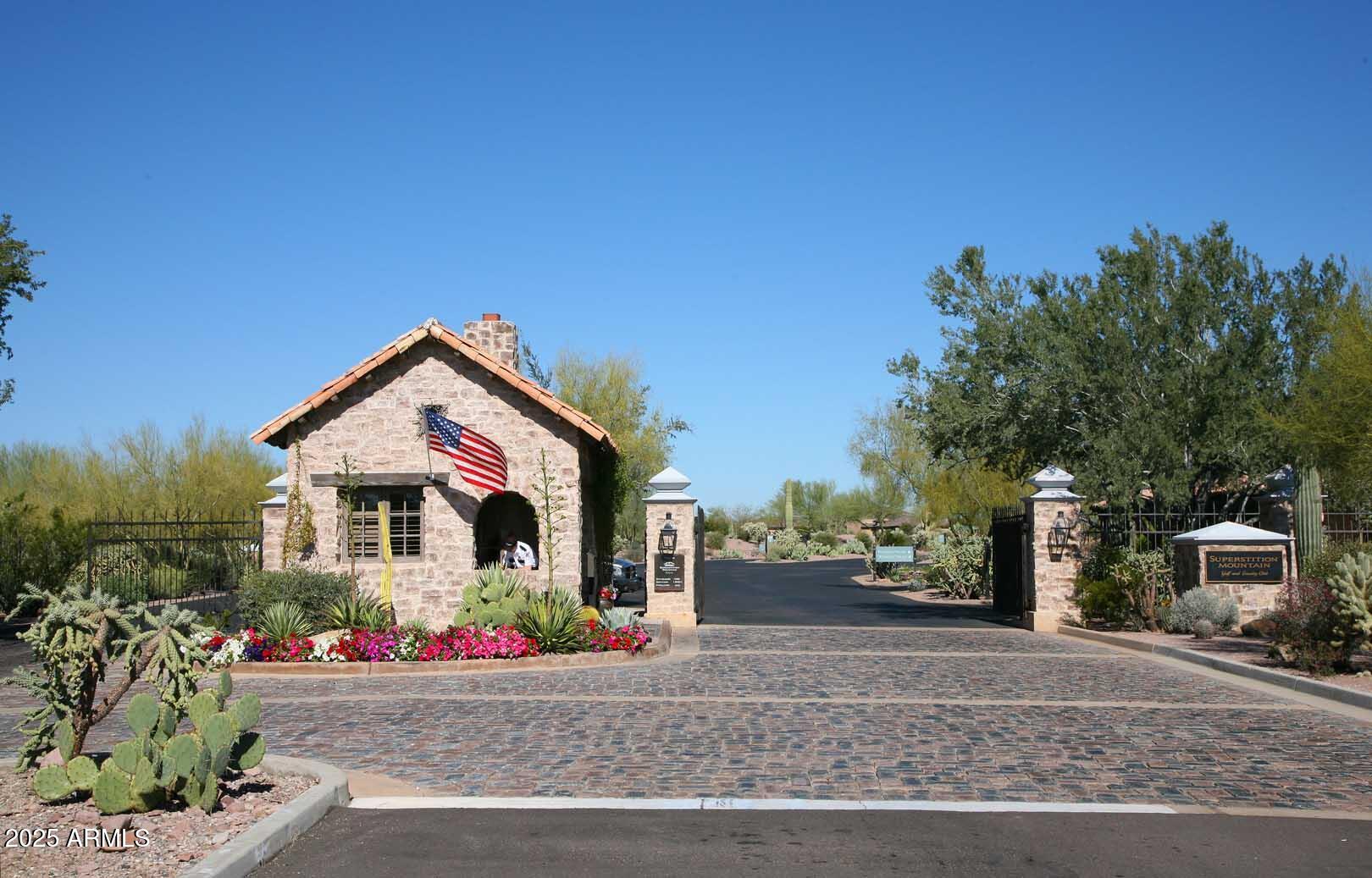 2979 South Lookout Ridge Gold Canyon, AZ 85118 - Photo 39 of 51 front view of a house with a yard