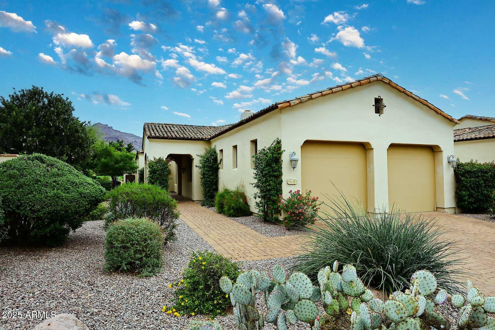2979 South Lookout Ridge Gold Canyon, AZ 85118 - Photo 42 of 51 a front view of a house with a yard