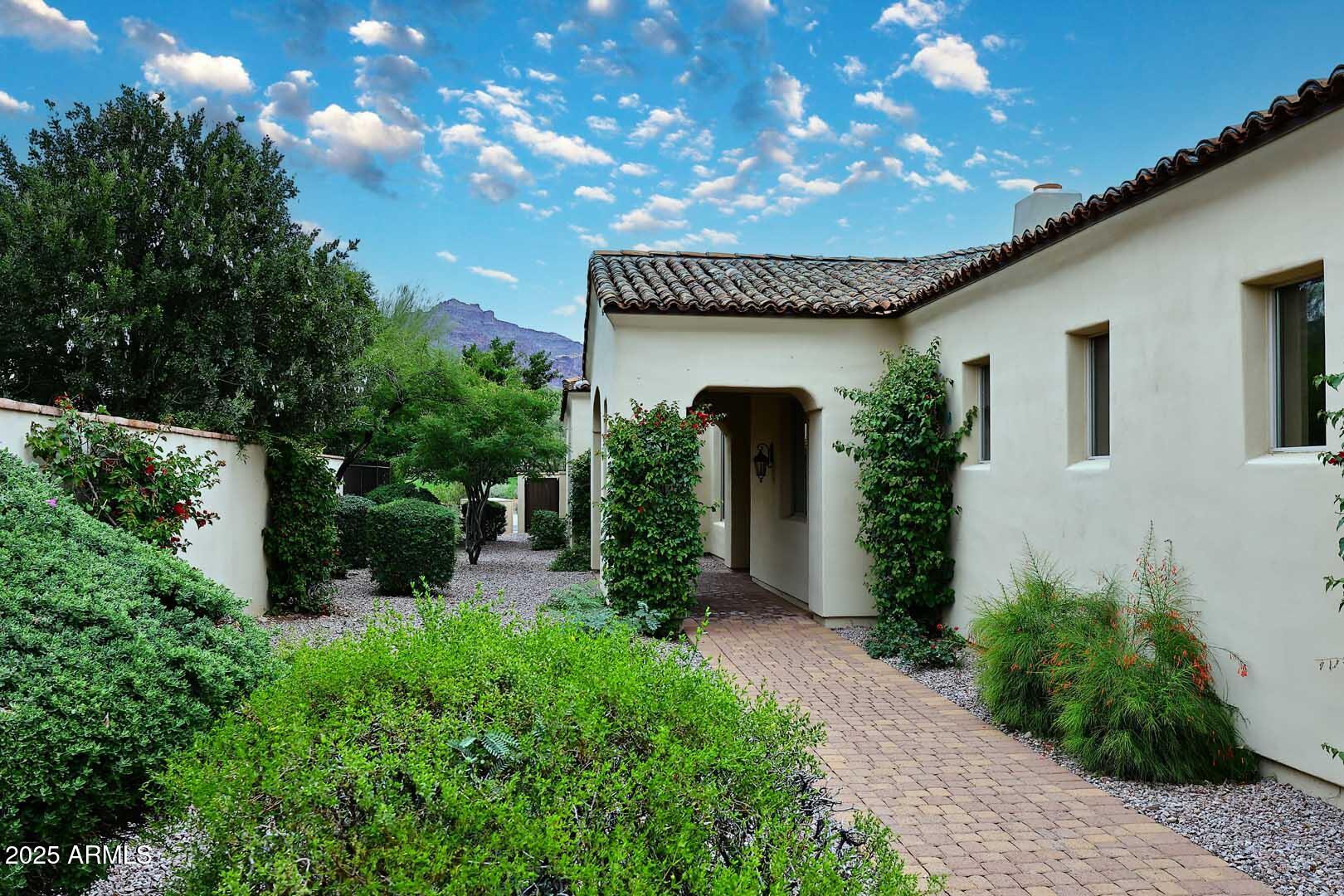 2979 South Lookout Ridge Gold Canyon, AZ 85118 - Photo 44 of 51 a front view of a house with garden