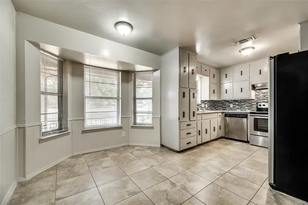$2,225 | 8113 Starnes Road, North Richland Hills, TX 76182