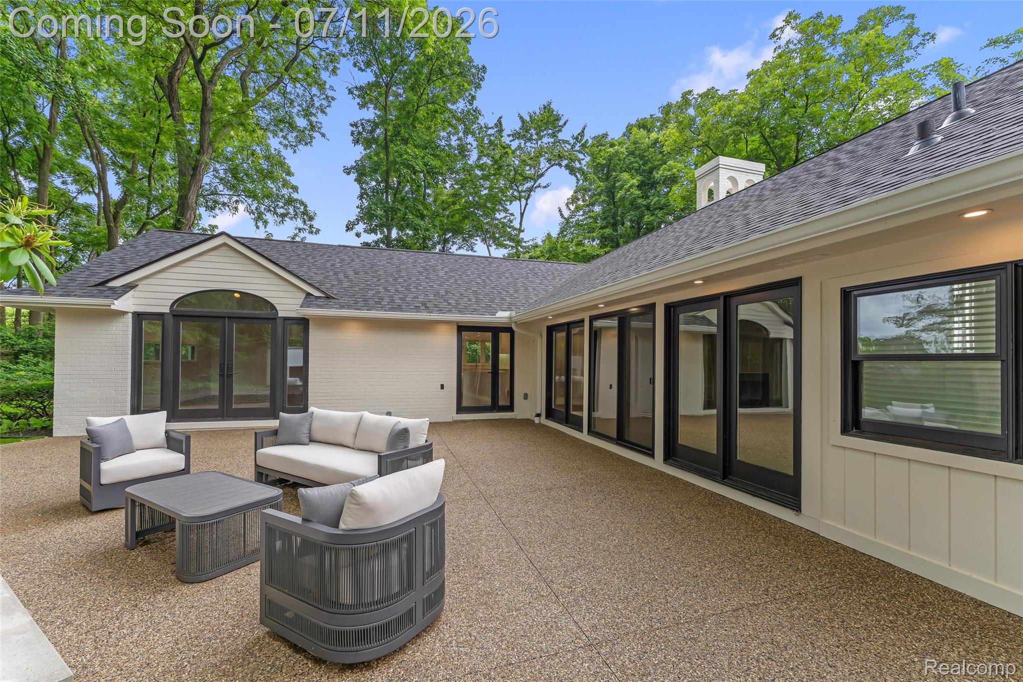 4154 Nearbrook Road Bloomfield Hills, MI 48302 - Photo 43 of 47 Expansive outdoor patio featuring an exposed aggregate finish
