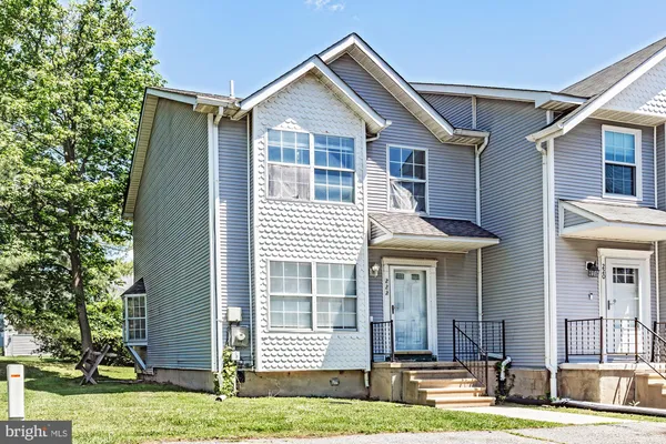 $2,100 | 222 Britain Court, Newark, DE 19702
