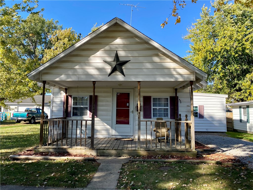 809 Southwest 3rd Street Casey, IL 62420 - Photo 2 of 13 Gallery Image 2