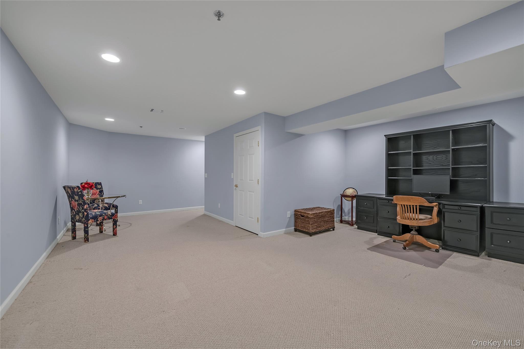 286 Spring Drive, Unit 286 East Meadow, NY 11554 - Photo 14 of 27 a room with furniture