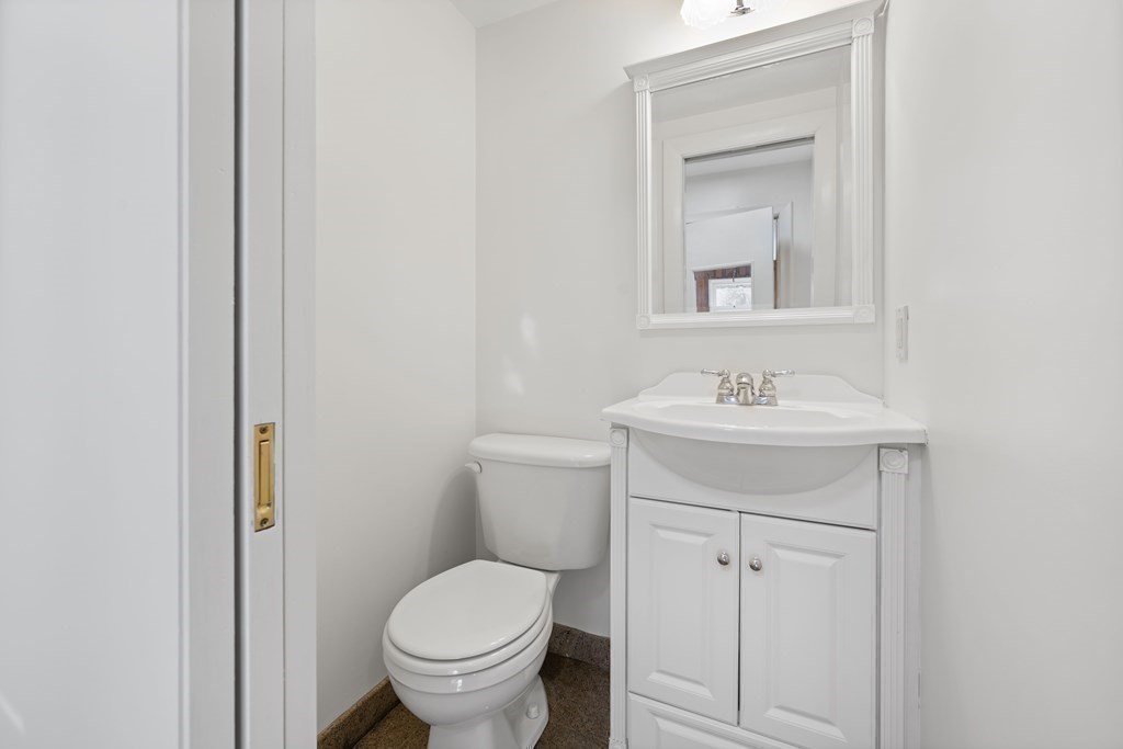107 Boston Post Road Wayland, MA 01778 - Photo 20 of 42 a bathroom with a toilet sink and mirror