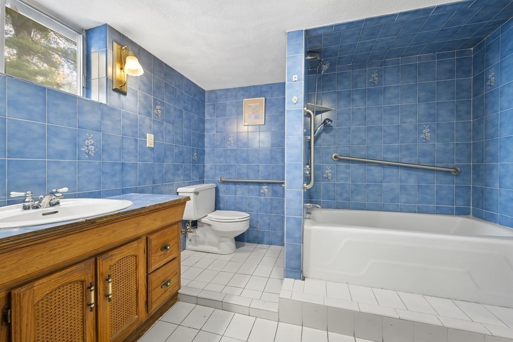 107 Boston Post Road Wayland, MA 01778 - Photo 37 of 42 a bathroom with a sink a toilet and bathtub