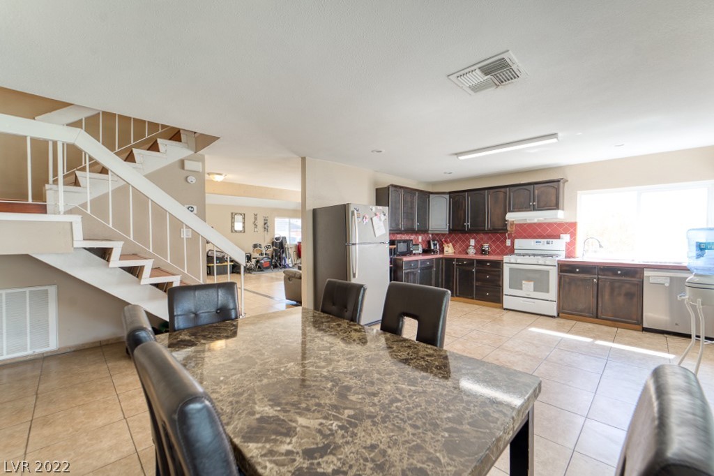 4737 Summerhill Road Las Vegas, NV 89121 - Photo 12 of 31 Gallery Image 12