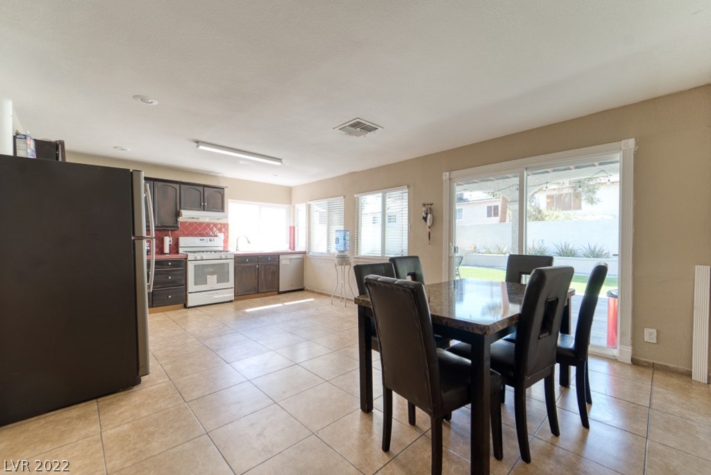 4737 Summerhill Road Las Vegas, NV 89121 - Photo 14 of 31 Gallery Image 14