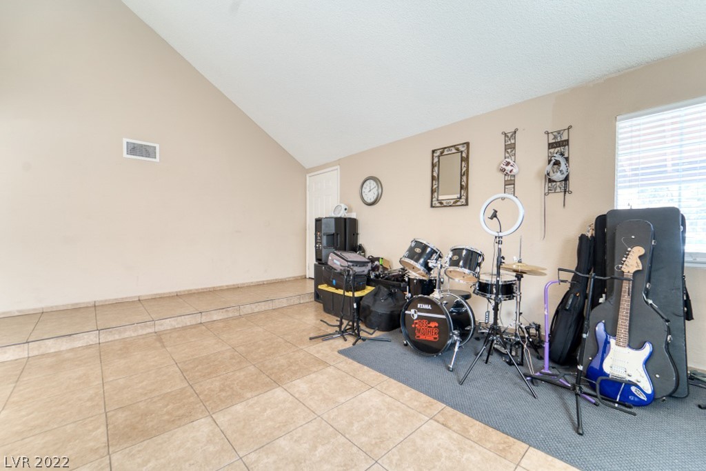 4737 Summerhill Road Las Vegas, NV 89121 - Photo 8 of 31 Gallery Image 8