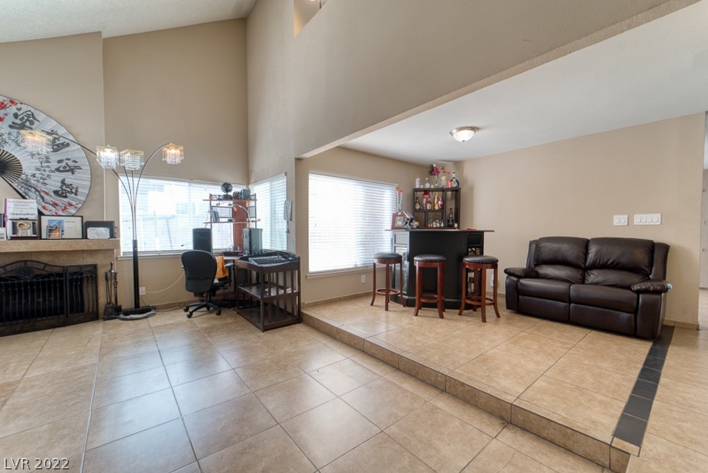 4737 Summerhill Road Las Vegas, NV 89121 - Photo 9 of 31 Gallery Image 9