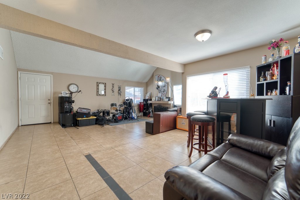 4737 Summerhill Road Las Vegas, NV 89121 - Photo 10 of 31 Gallery Image 10