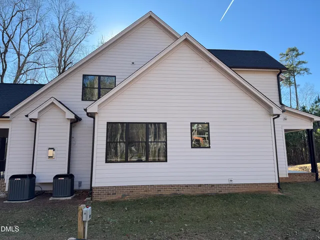 a view of front of house with a yard