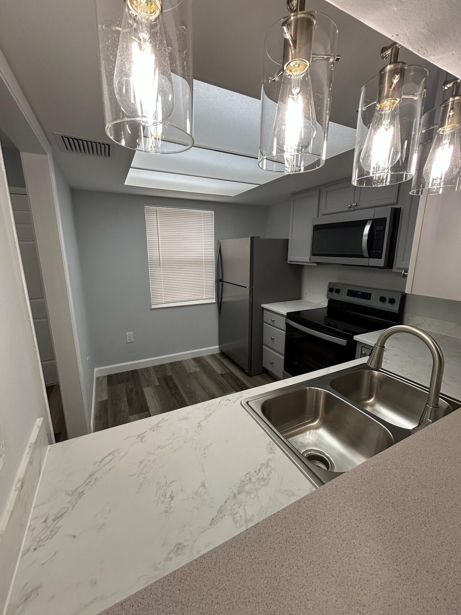 622 South 11th Street, Unit 7 Fort Pierce, FL 34950 - Photo 15 of 42 thumbnail_IMG_3567