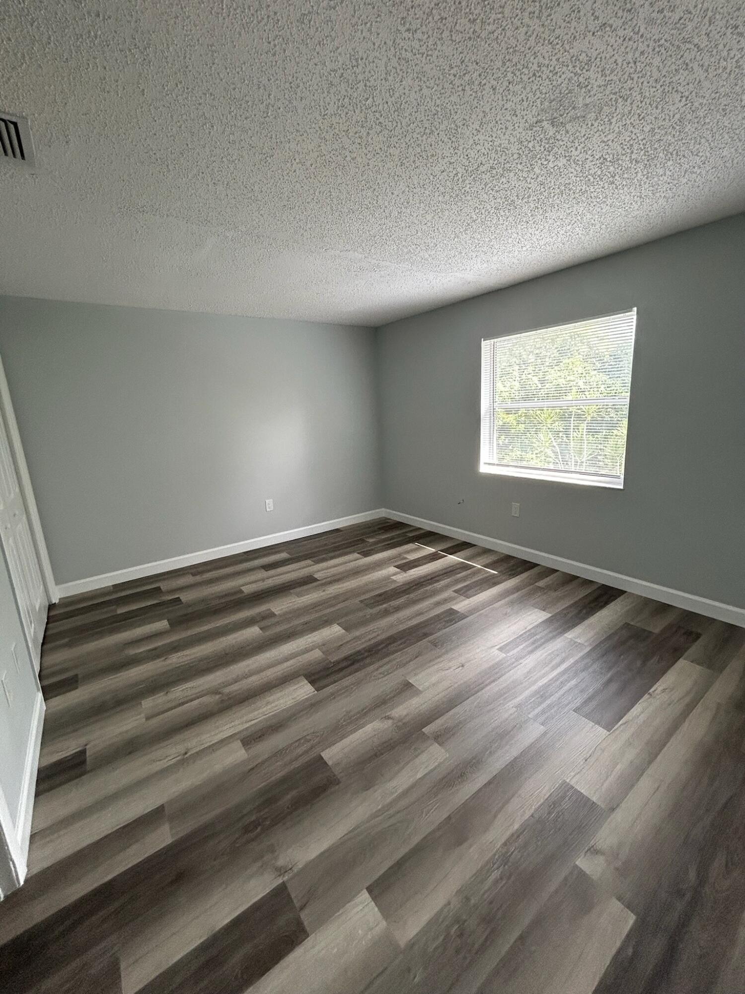 622 South 11th Street, Unit 7 Fort Pierce, FL 34950 - Photo 35 of 42 thumbnail_IMG_3580