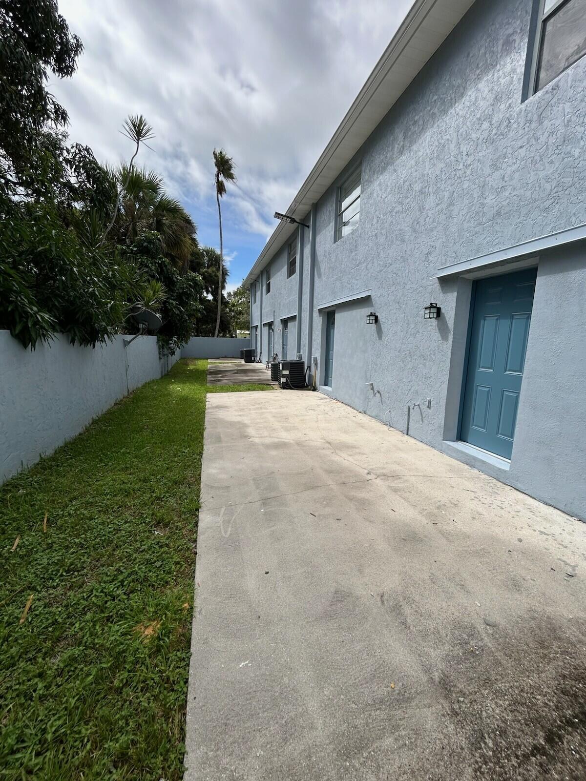 622 South 11th Street, Unit 7 Fort Pierce, FL 34950 - Photo 42 of 42 thumbnail_IMG_3572