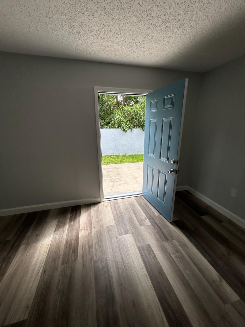 622 South 11th Street, Unit 7 Fort Pierce, FL 34950 - Photo 10 of 42 IMG_3570