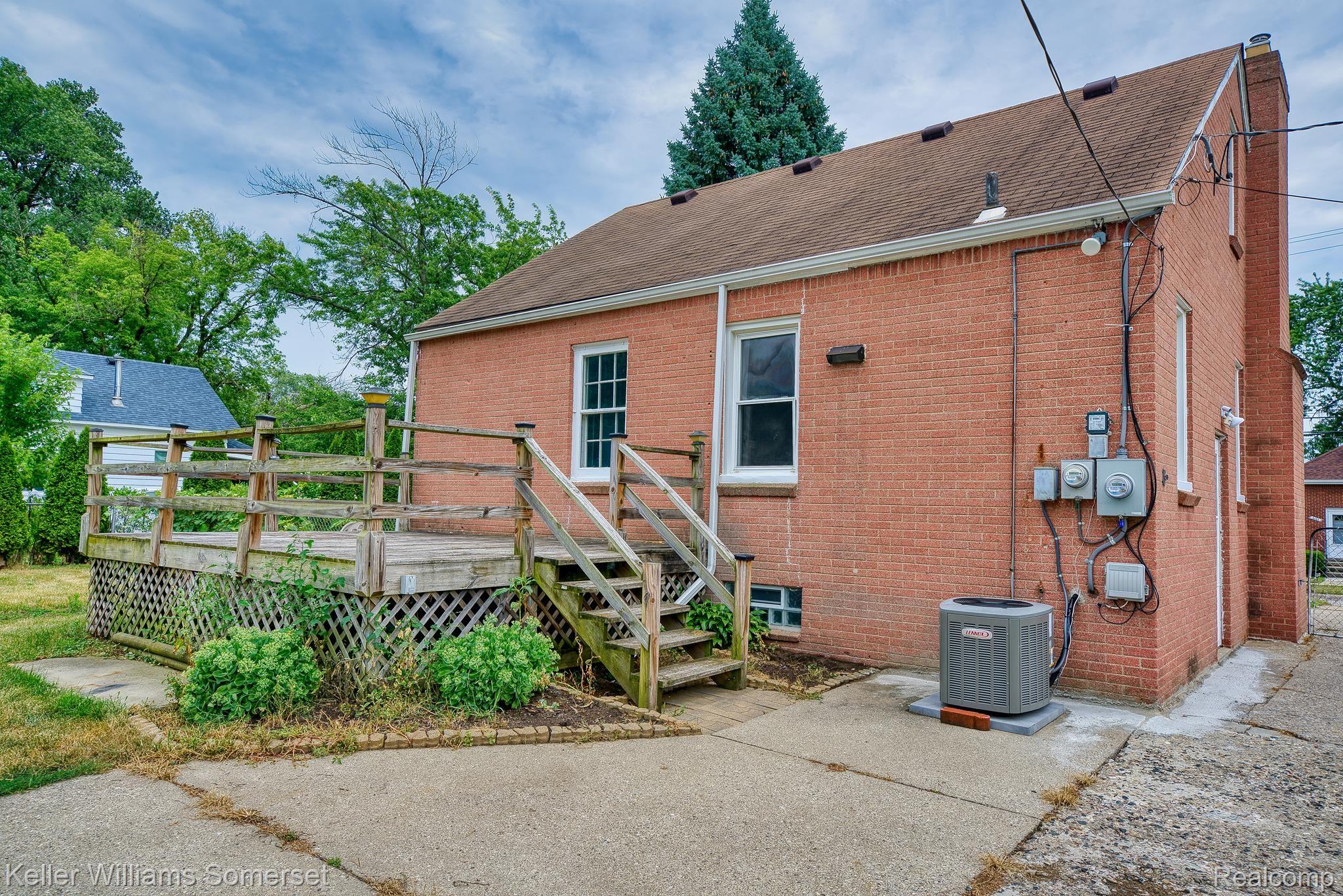 8485 Stephens Road Center Line, MI 48015 - Photo 4 of 27 Gallery Image 4