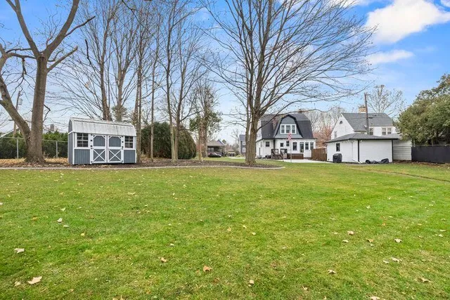 a view of house with a big yard