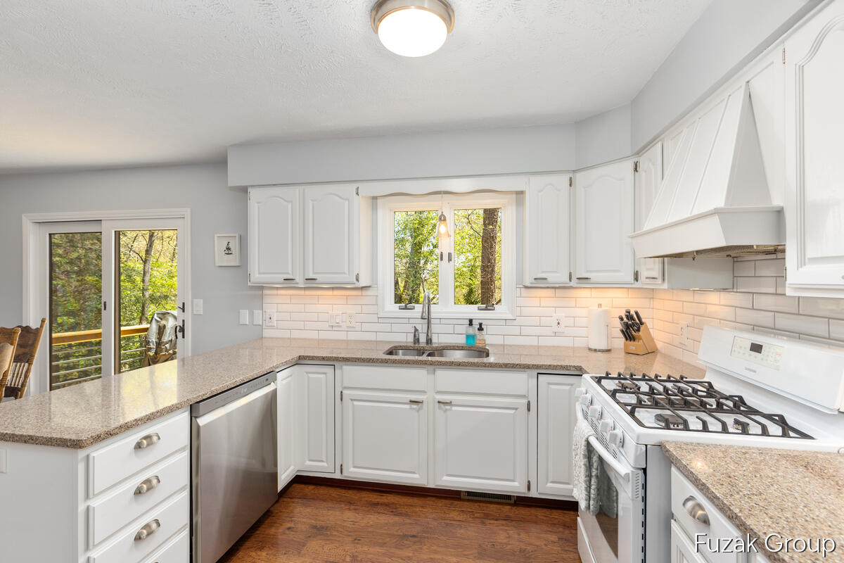 15780 Ridge Lane Spring Lake, MI 49456 - Photo 12 of 41 15780-Ridge-Lane_012