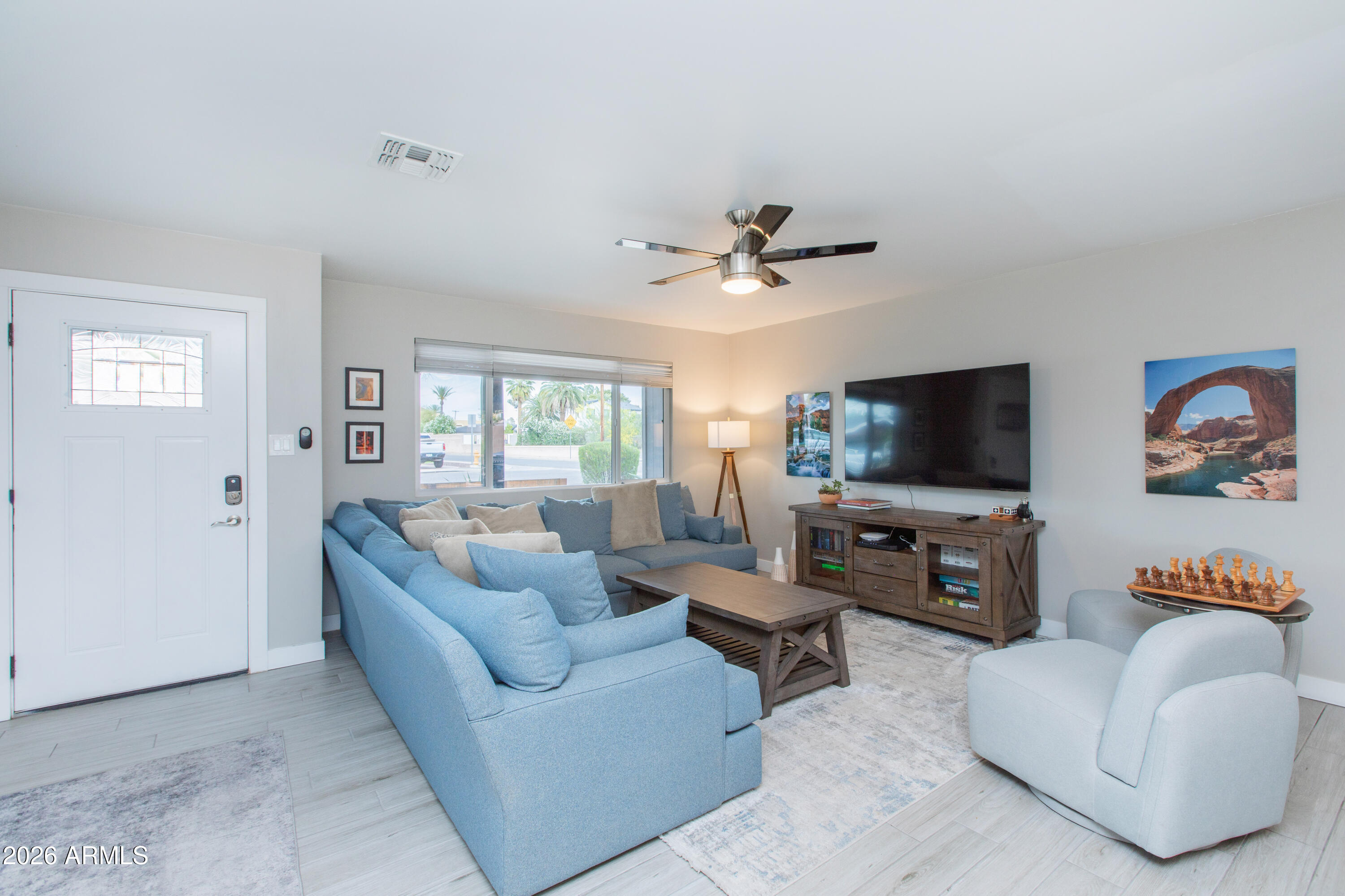5541 East Cheery Lynn Road Phoenix, AZ 85018 - Photo 12 of 69 Living room-1