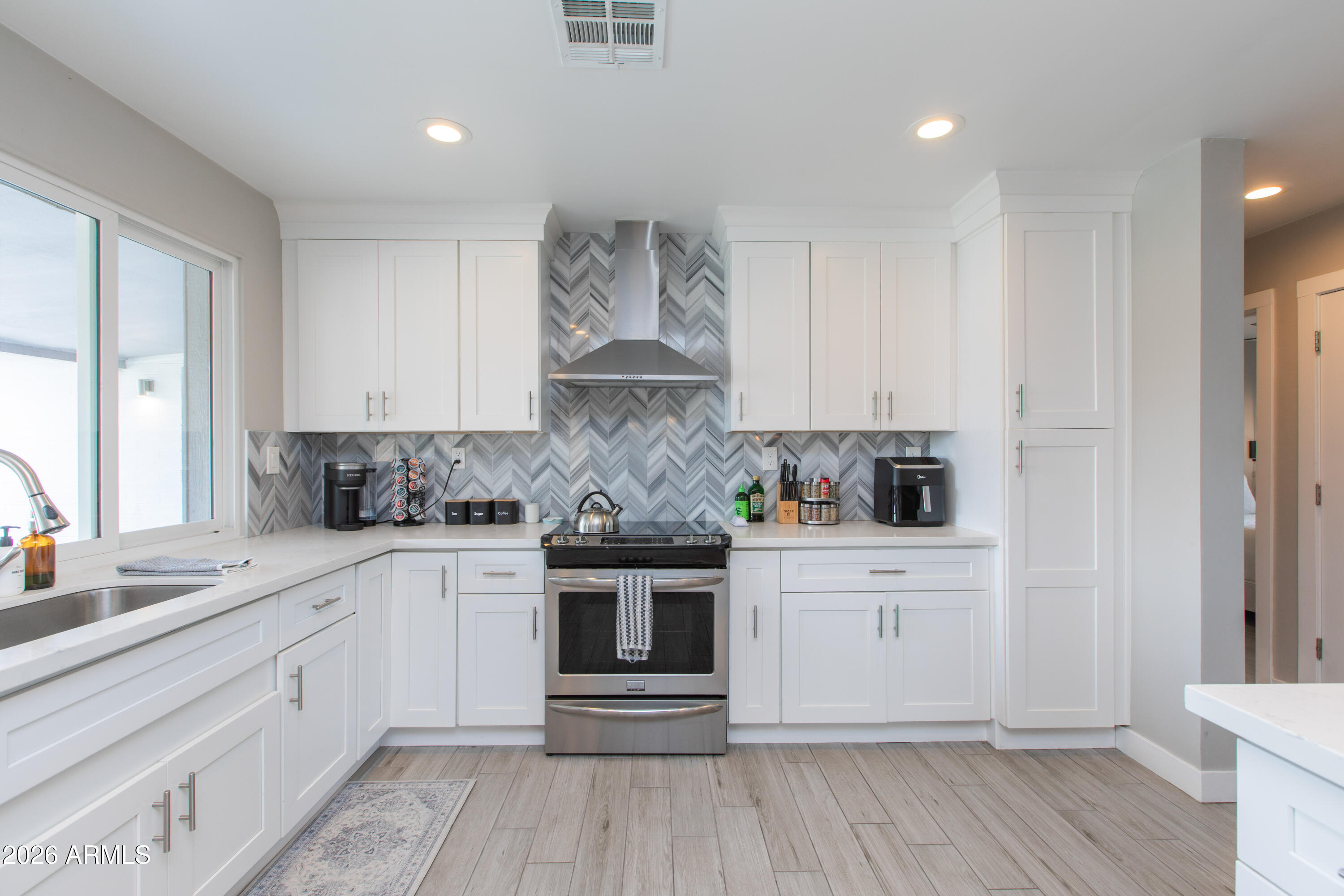 5541 East Cheery Lynn Road Phoenix, AZ 85018 - Photo 20 of 69 Kitchen-6