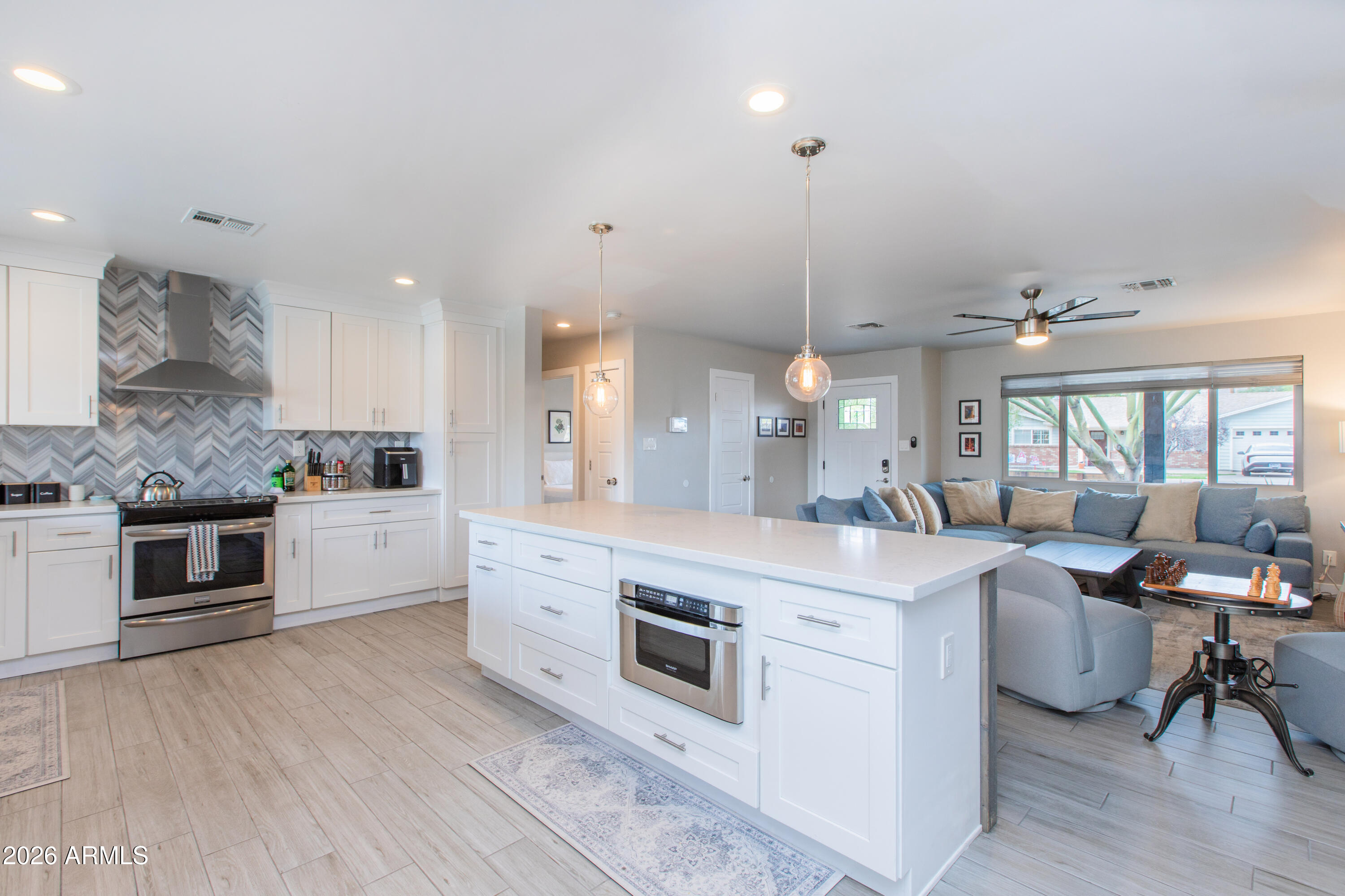 5541 East Cheery Lynn Road Phoenix, AZ 85018 - Photo 21 of 69 Kitchen-6