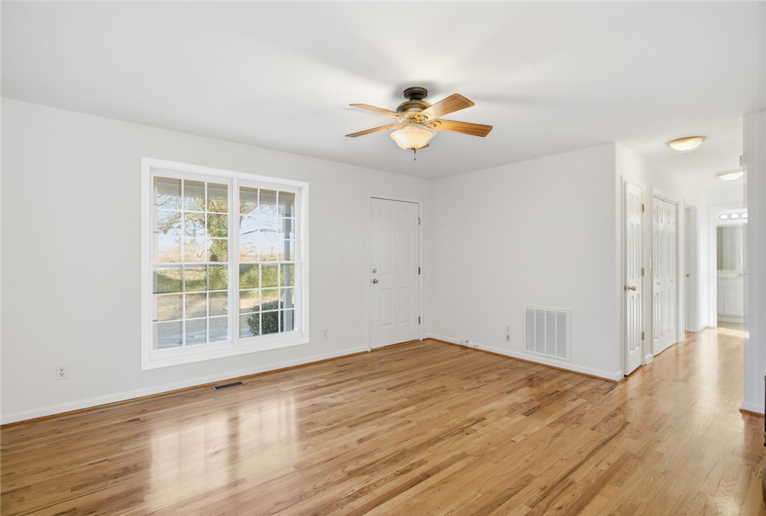 412 Earles Grove Road Westminster, SC 29693 - Photo 4 of 27