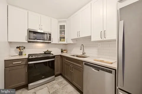 $369,000 | 801 North Pitt Street, Unit 1601, Alexandria, VA 22314