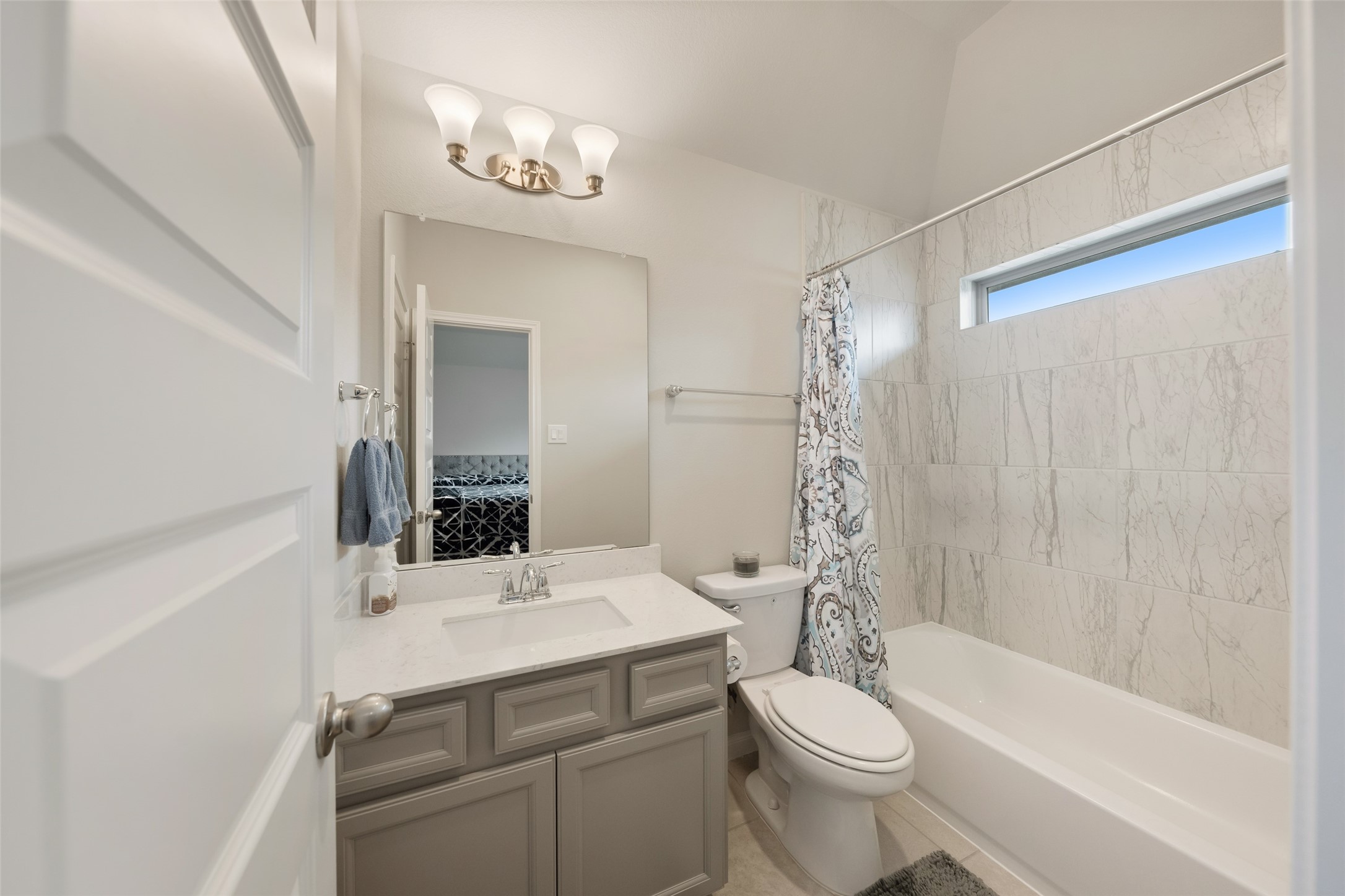 17323 Grand Canyon Road Conroe, TX 77302 - Photo 25 of 33 The luxury of an ensuite bath is enhanced by the design choices in the color and tile.