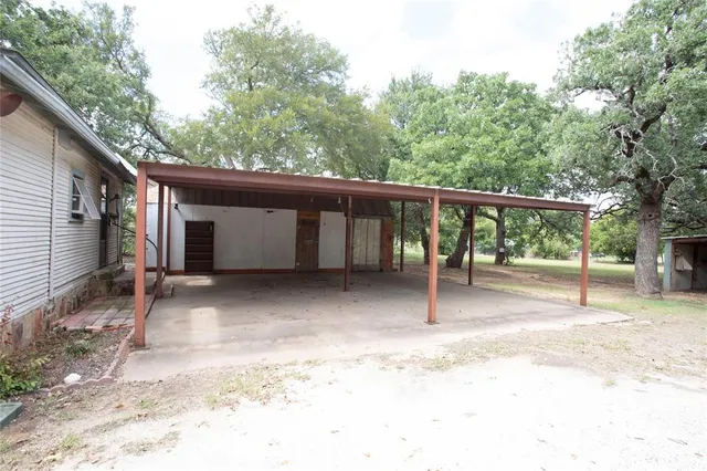 a view of a house with a backyard