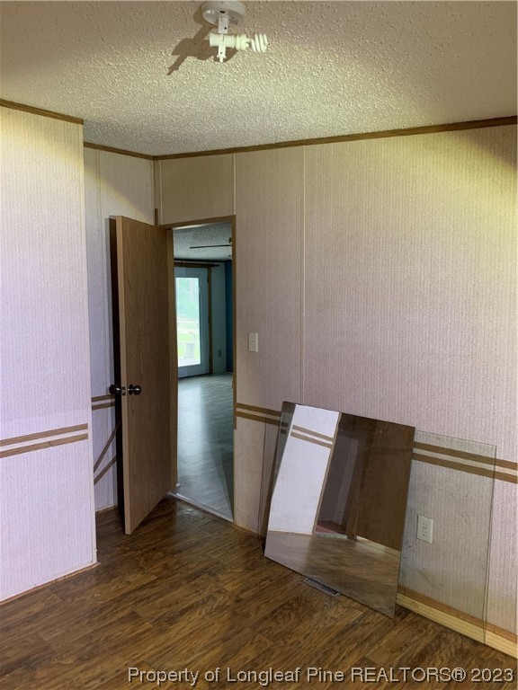6400 Waldos Beach Road Fayetteville, NC 28306 - Photo 9 of 29 an entryway with wooden floor