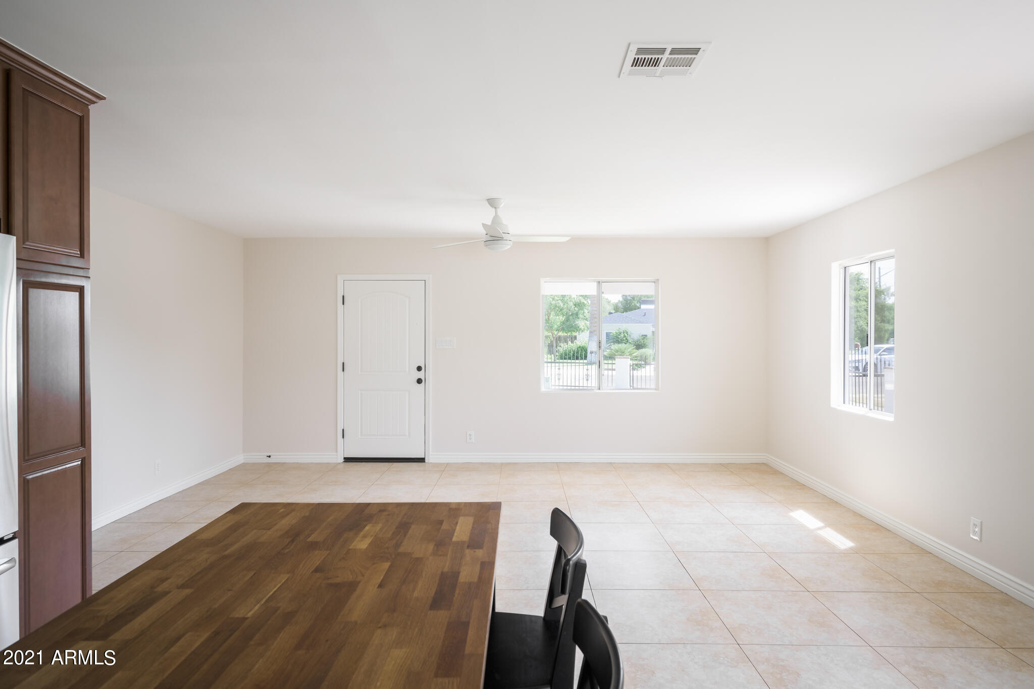 1326 West Roma Avenue Phoenix, AZ 85013 - Photo 5 of 27 Great room