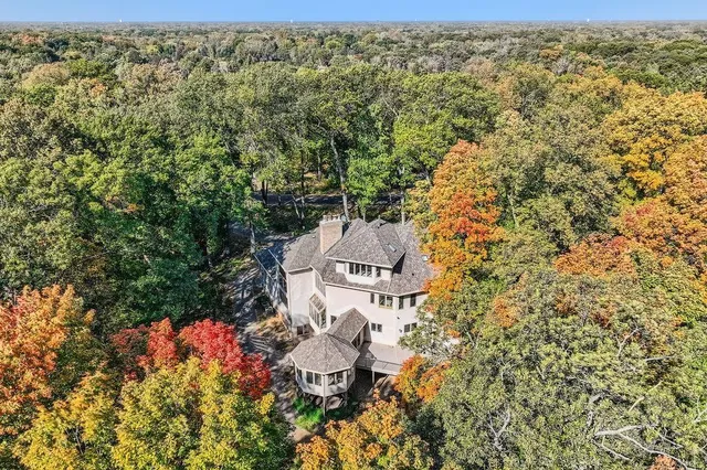$2,250,000 | 4 West Bay Lane, North Oaks, MN 55127