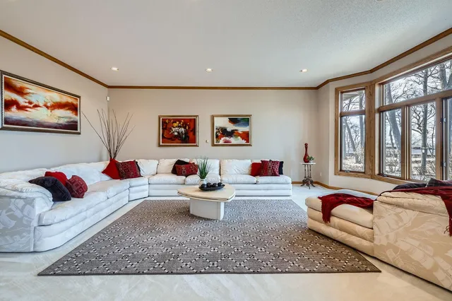 $2,250,000 | 4 West Bay Lane, North Oaks, MN 55127