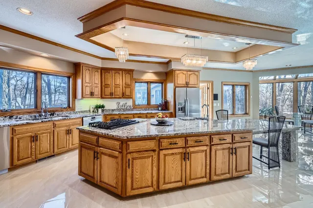 $2,250,000 | 4 West Bay Lane, North Oaks, MN 55127