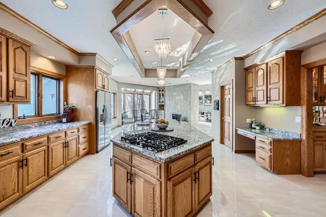$2,250,000 | 4 West Bay Lane, North Oaks, MN 55127