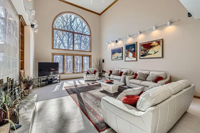 $2,250,000 | 4 West Bay Lane, North Oaks, MN 55127