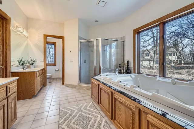 $2,250,000 | 4 West Bay Lane, North Oaks, MN 55127