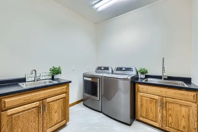 $2,250,000 | 4 West Bay Lane, North Oaks, MN 55127