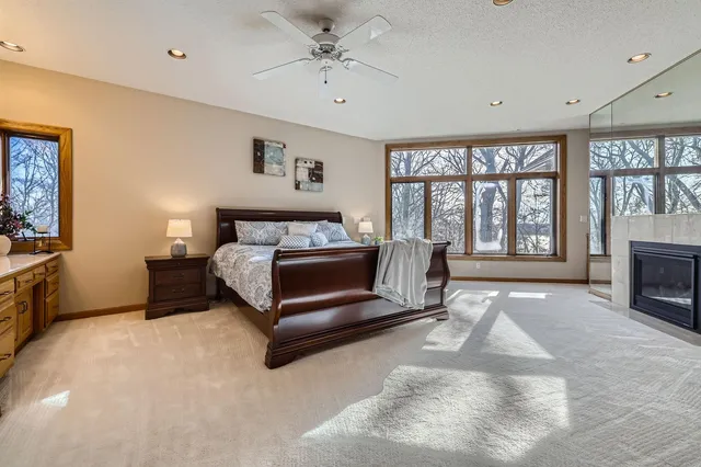 $2,250,000 | 4 West Bay Lane, North Oaks, MN 55127