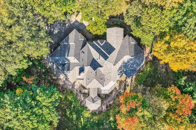 $2,250,000 | 4 West Bay Lane, North Oaks, MN 55127