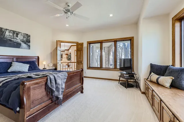 $2,250,000 | 4 West Bay Lane, North Oaks, MN 55127