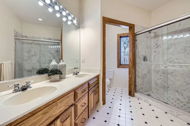 $2,250,000 | 4 West Bay Lane, North Oaks, MN 55127