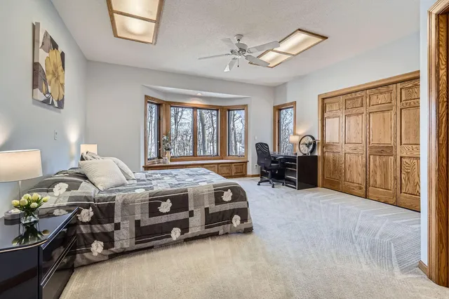 $2,250,000 | 4 West Bay Lane, North Oaks, MN 55127