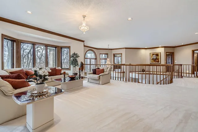 $2,250,000 | 4 West Bay Lane, North Oaks, MN 55127